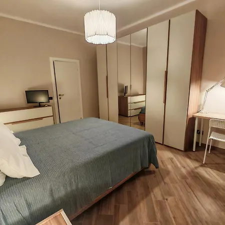 The Hub 243 * Bari